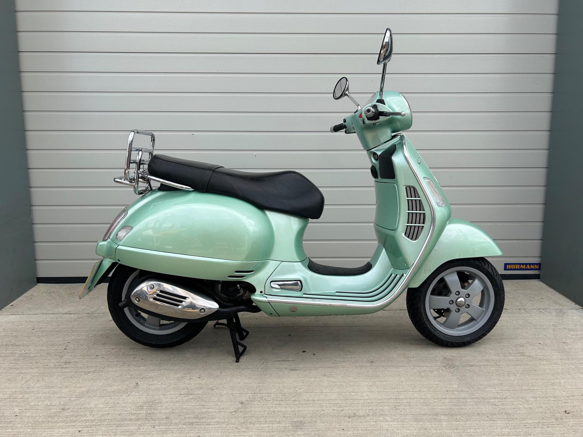 Piaggio Vespa GT bikes for sale | AutoTrader Bikes